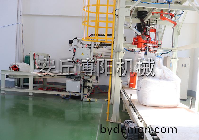 硝酸铵全自动吨袋包装机的工作过程是什么？