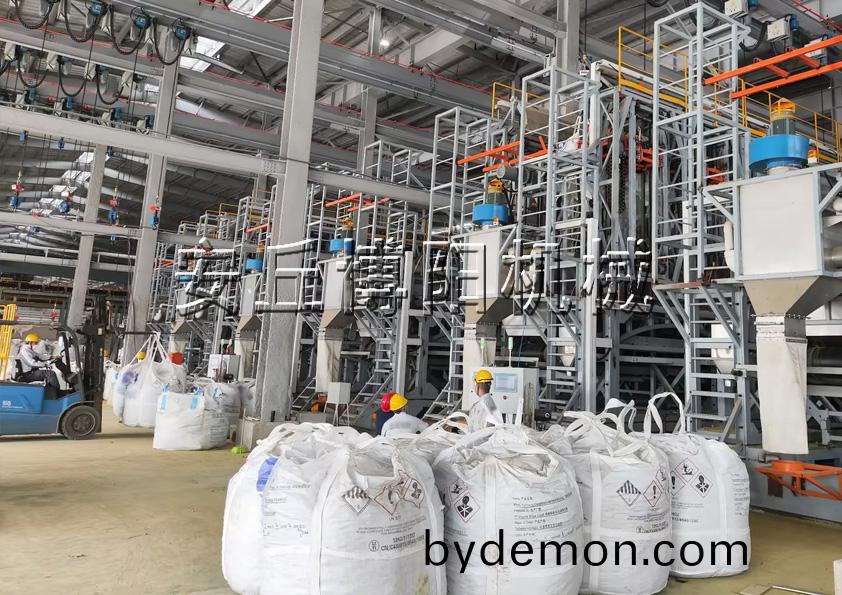 粉体全自动吨袋拆袋机的特点和配套设备有哪些？