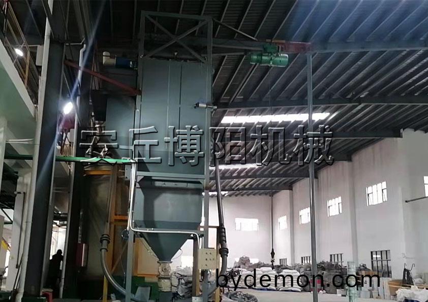 工业萘吨袋拆袋机的工作原理和性能特点是什么？